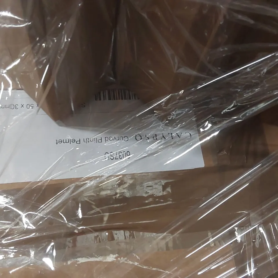 PALLET CONTAINING A LARGE QUANTITY OF ASSORTED BATHROOM FURNITURE PARTS INCLUDING: CURVED PANELS, CURVED PLINTH PELMET ECT