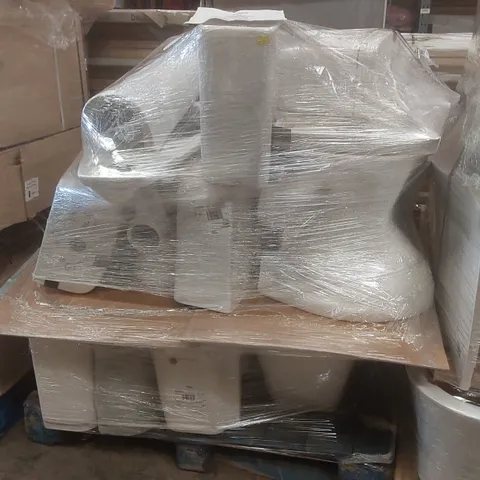 PALLET CONTAINING APPROXIMATELY 16x BRANDED TOILETS & CISTERNS