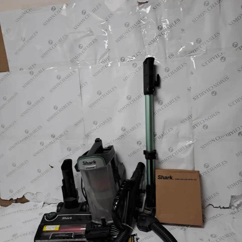 SHARK STRATOS UPRIGHT VACUUM CLEANER NZ860UK