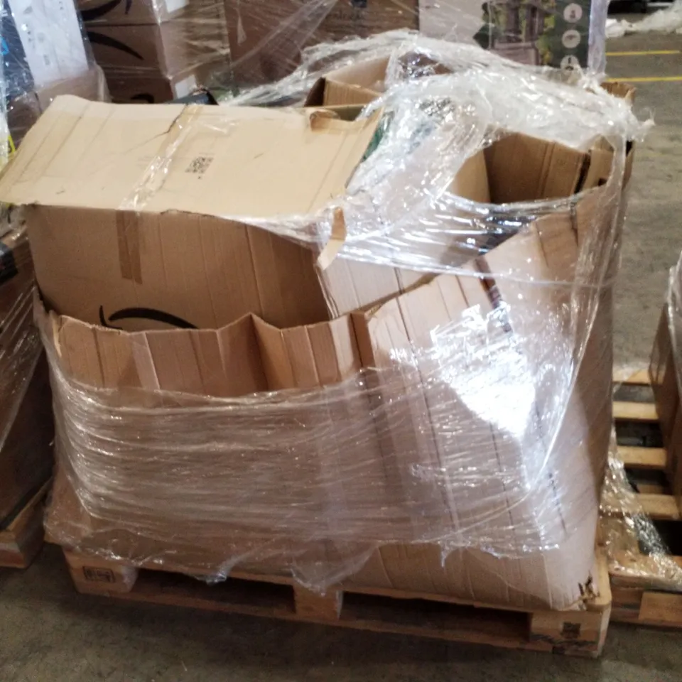 PALLET CONTAINING MIXED RETURNS INCLUDING CHRISTMAS BAUBLES, TOILET SEAT, MULTI-PURPOSE FIRE EXTINGUISHER, DIGITAL KETTLE & ASSORTED CHRISTMAS DECORATIONS 