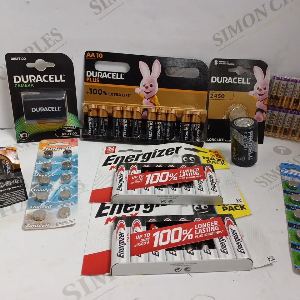 BOX OF APPROX 20 ASSORTED BATTERIES INCLUDING DURACELL, ENERGIZER AND PROCELL IN VARIOUS SIZES