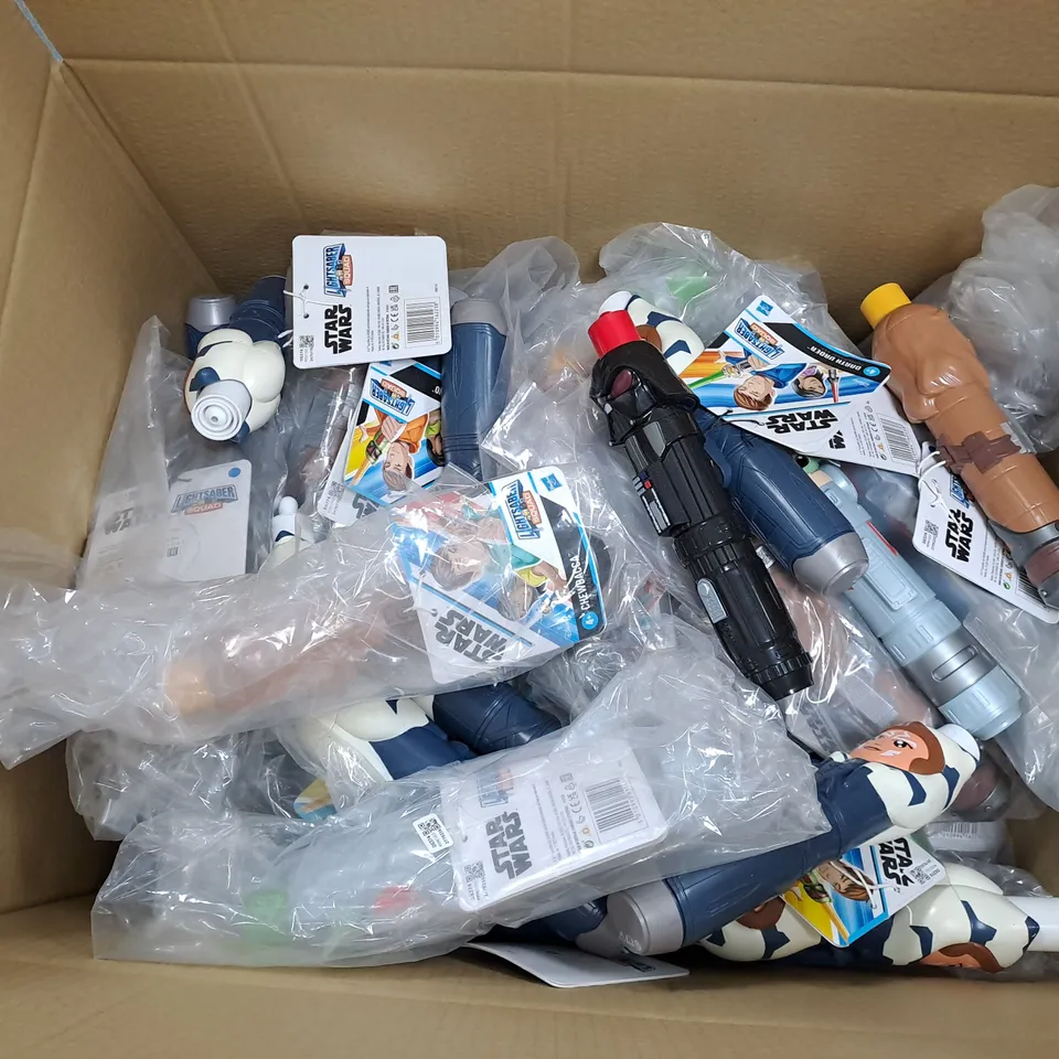 LARGE BOX OF ASSORTED STAR WARS LIGHT SABERS COMING IN DIFFERENT CHARACTERS AND COLOURS 