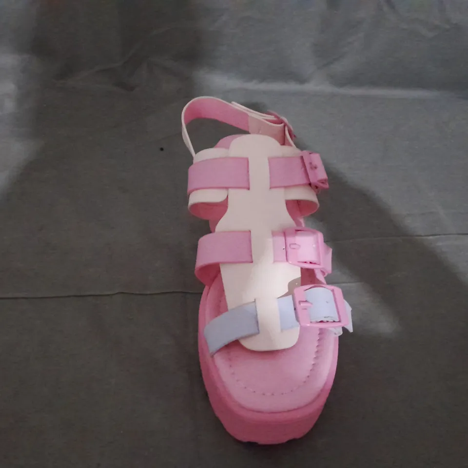 PAIR OF KOI SUGAR SEASON CHUNKY BUCKLE SANDALS SIZE 5