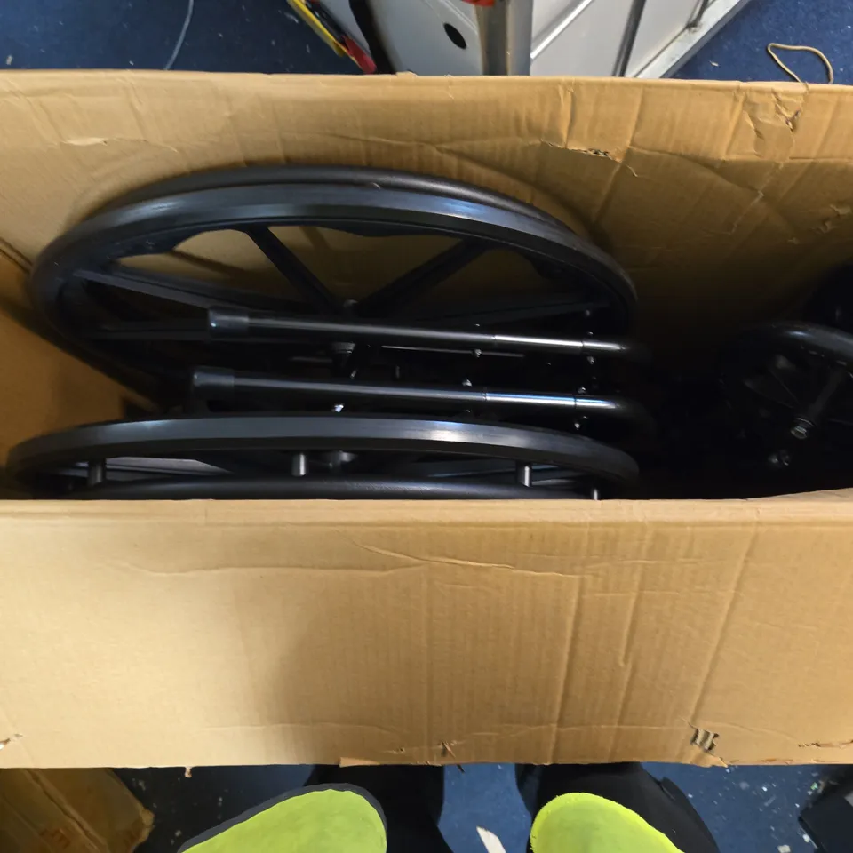 BLACK SPORTS WHEELCHAIR 