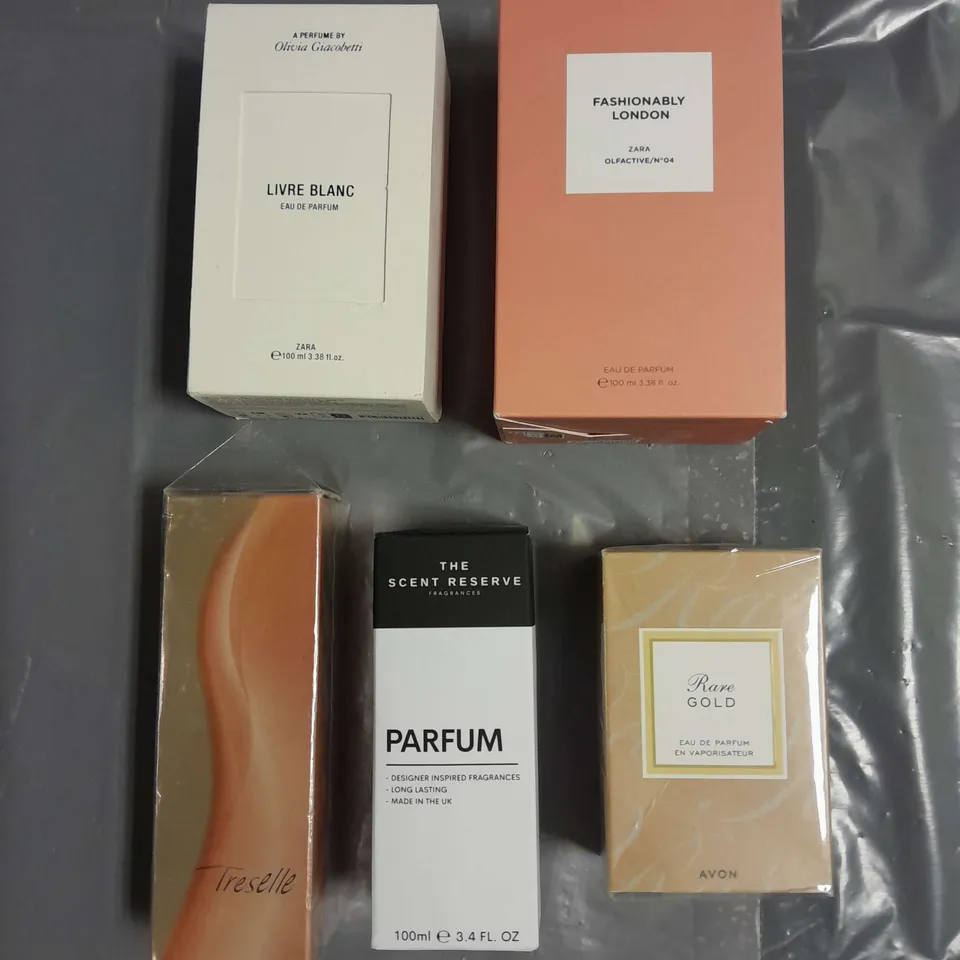 BOX OF APPROXIMATELY 5 ASSORTED BOXED FRAGRANCES TO INCLUDE - ZARA LIVRE BLANC - AVON RARE GOLD - THE SCENT RESERVE PARFUM - ETC