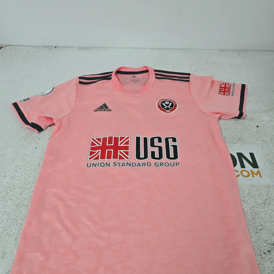 SIGNED SHEFFIELD UNITED FOOTBALL SHIRT – BREWSTER 24 - UK M