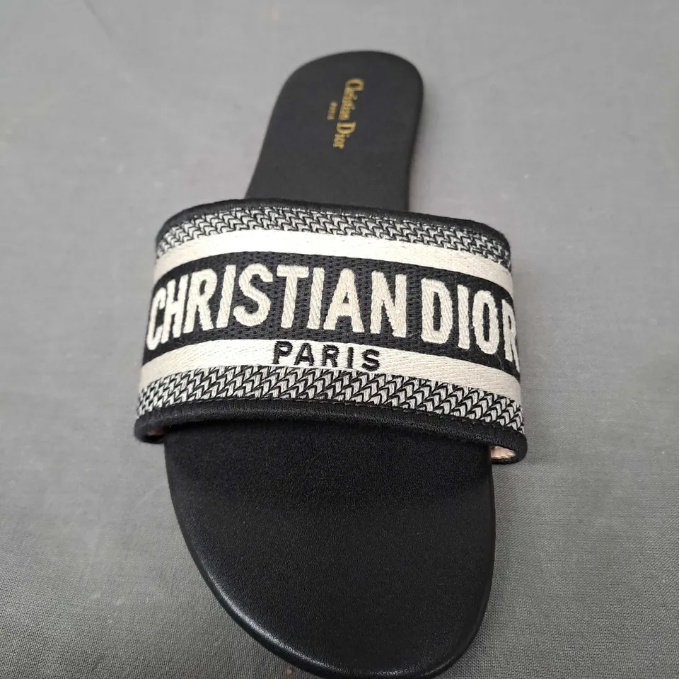 PAIR OF CHRISTIAN DIOR SLIDES SIZE EU 39