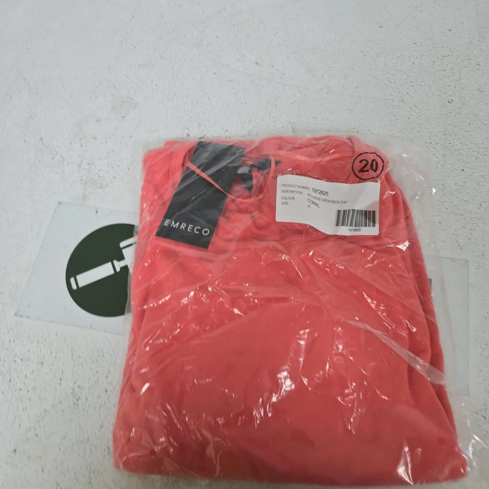 BOX OF APPROXIMATELY 20 ASSORTED ITEMS TO INCLUDE: EMRECO CREW NECK TOP