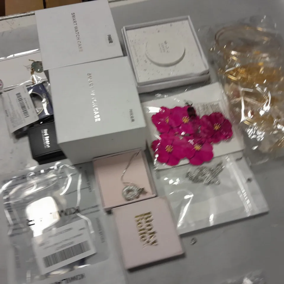 LOT OF ASSORTED JEWELLERY AND WATCH ITEMS TO INCLUDE WATCHES, NECKLACES AND EARRINGS