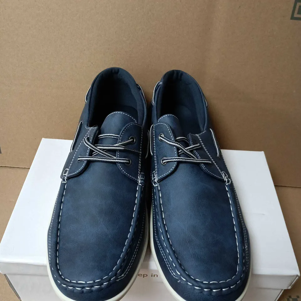 BOXED PAIR OF DR KELLER MEN'S NAVY LEATHER BOAT SHOES – UK 12
