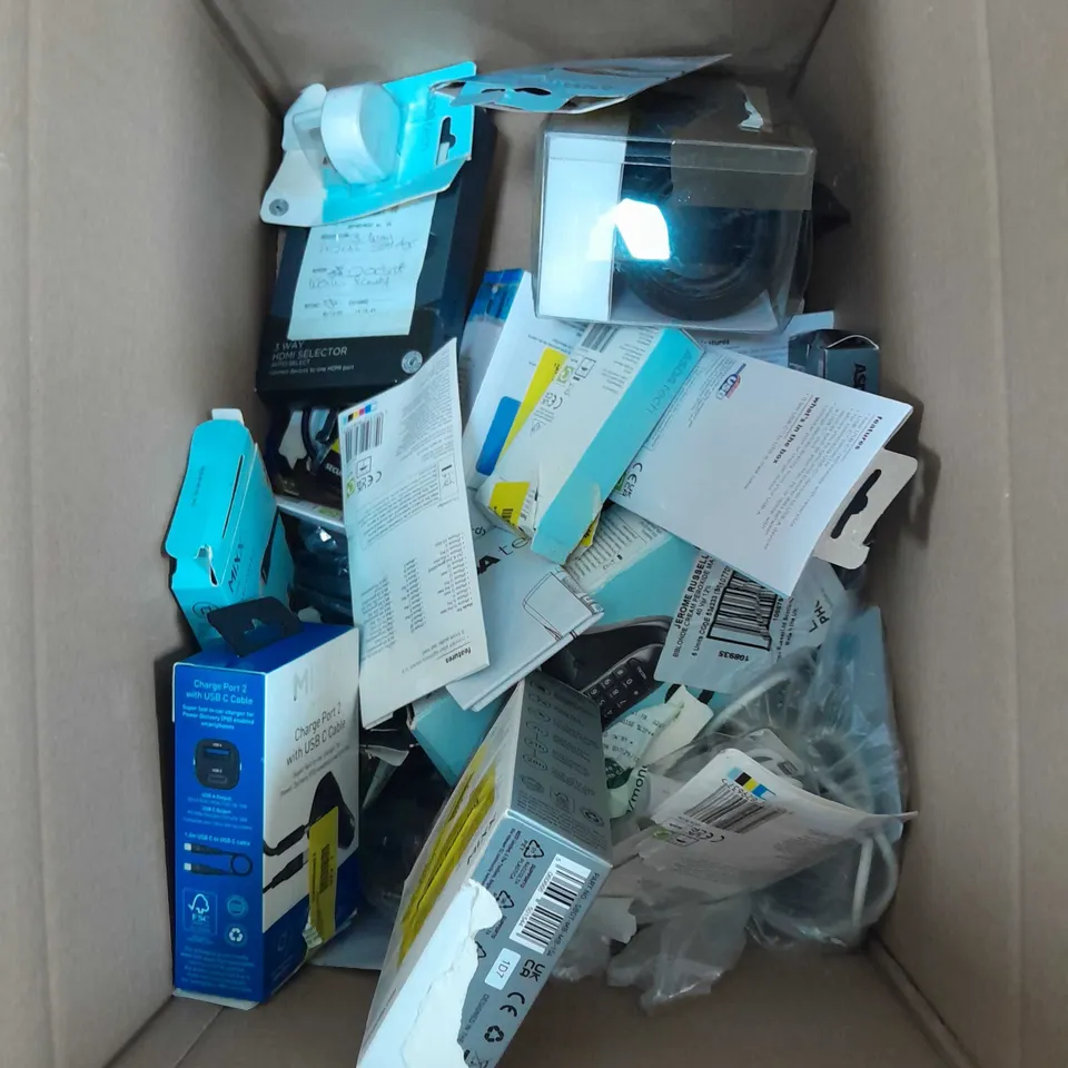 BOX OF APPROXIMATELY 20 ASSORTED ITEMS TO INCLUDE ALARM CLOCK, HEADPHONES, GAMING MOUSE ETC
