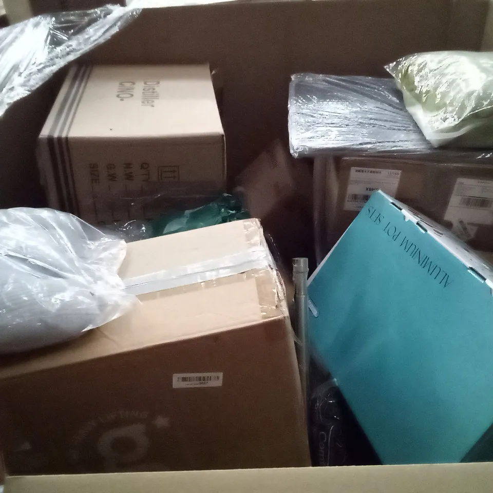 UNPROCESSED PALLET OF ASSORTED HOUSEHOLD GOODS TO INCLUDE ALUMINIUM POT SETS, BODY PILLOW, AND BLACK TRIPLE PHOTO FRAME