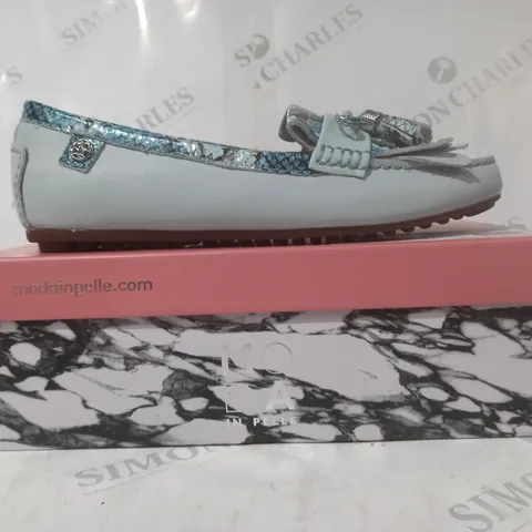 BOXED PAIR OF MODA IN PELLE ETHELIA LOAFERS IN LIGHT BLUE SIZE 7