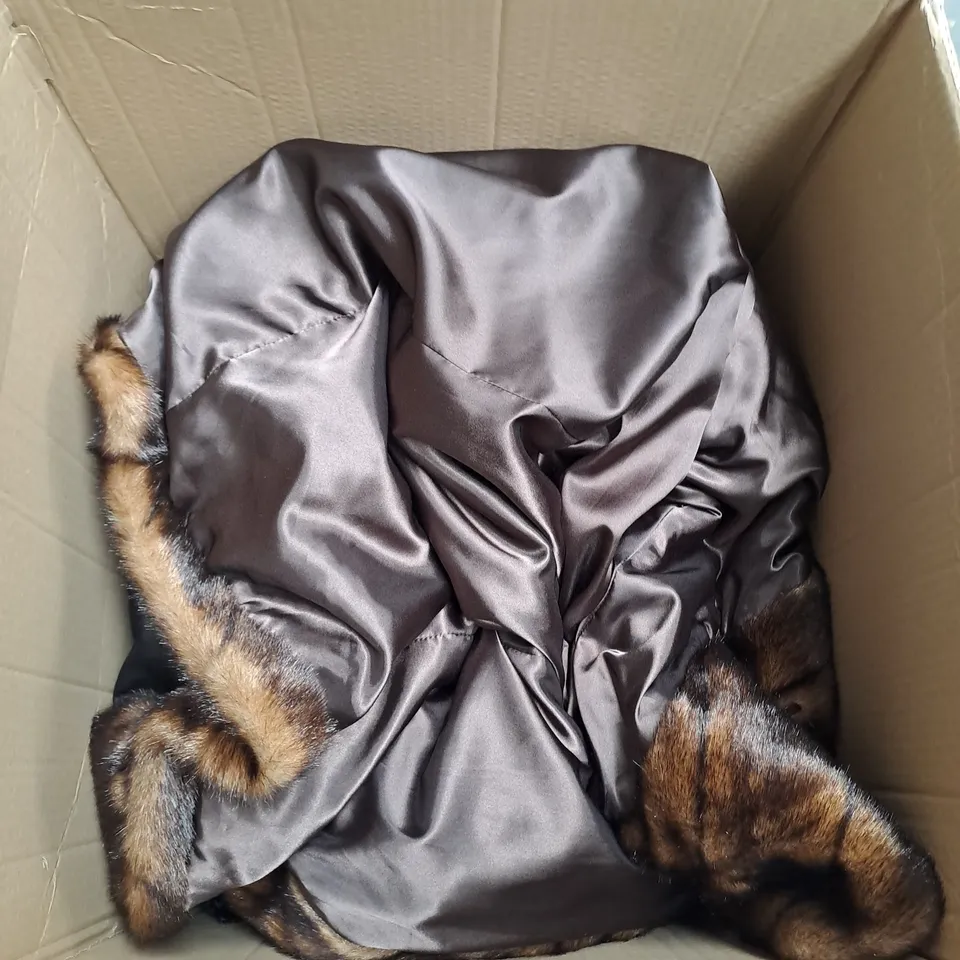 LARGE BOX OF ASSORTED CLOTHING ITEMS IN VARIOUS SIZES AND COLOR TO INCLUDE COATS AND DRESSES