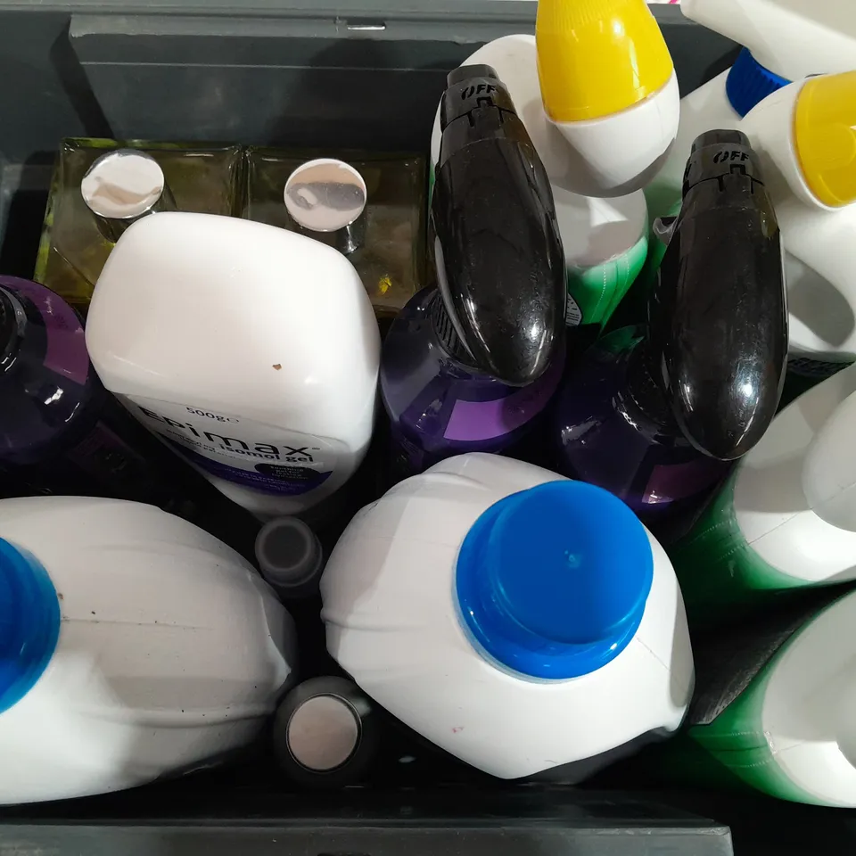 BOX OF APPROX 10 ASSORTED ITEMS TO INCLUDE - DETTOL LAUNDRY SANITISER - DUCK DEEP ACTION GEL - CIF PERFECT FINISH ECT 