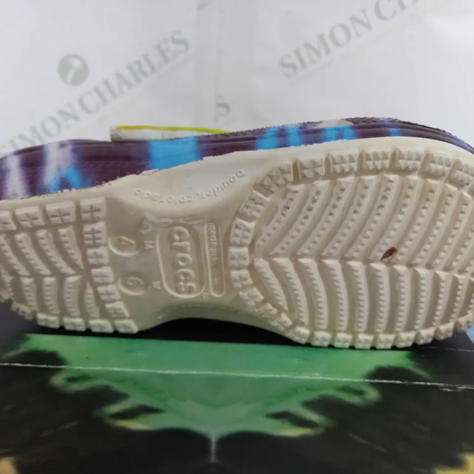 BOXED PAIR OF CROCS CLASSIC CLOGS IN TIE-DYE - SIZE M4/W6