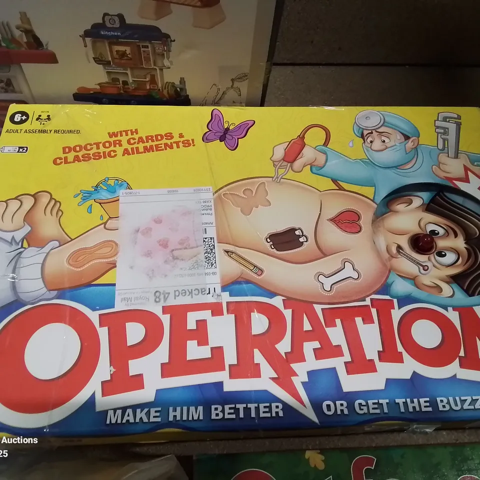 BOX OF APPROXIMATELY 10 KIDS BOXED TOYS TO INCLUDE: DRESS UP SETS, OUTFOXED GAME, OPERATION, KITCHEN PLAT SET ETC.