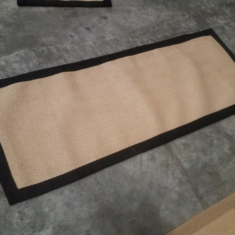 QUALITY DESIGNER AREA RUG APPROXIMATELY 60×150CM