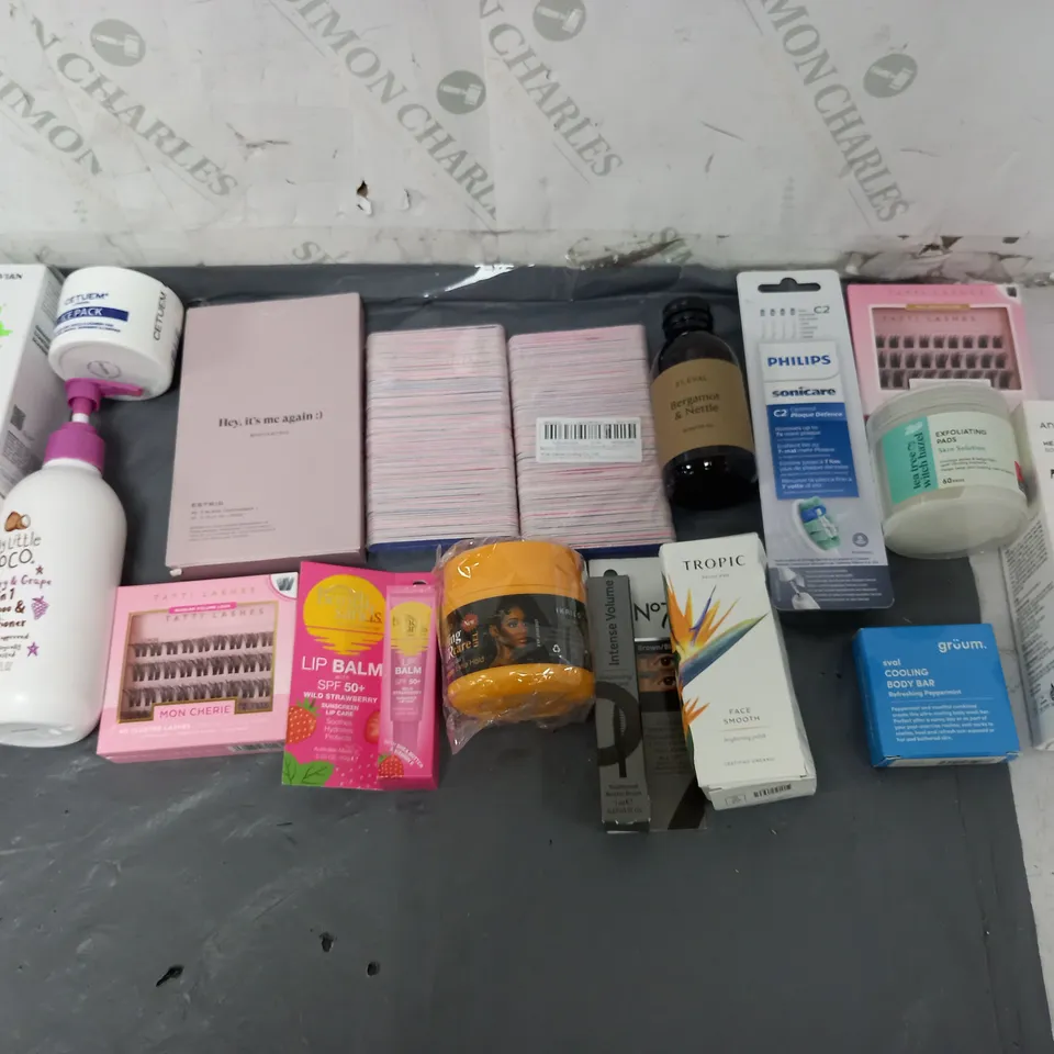 BOX OF APPROXIMATELY 12 ASSORTED COSMETIC ITEMS TO INCLUDE - TROPIC FACE SMOOTH - BIO-PILIXIN SERUM - BOOST UP REFILL ETC.