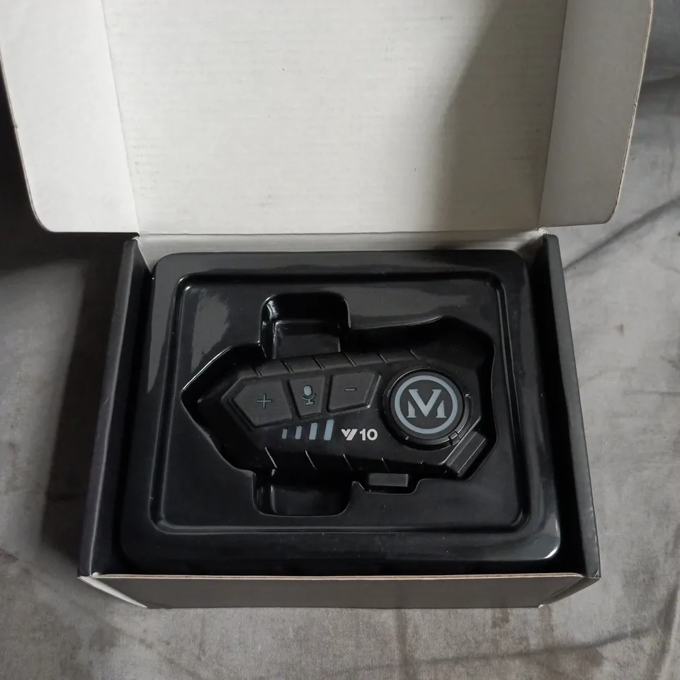 V10 HELMET WIRELESS EARPHONE DEVICE 