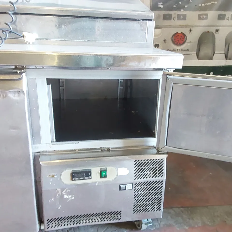 F.R.C COMMERCIAL REFRIGERATOR CABINET PREPARATION COUNTER