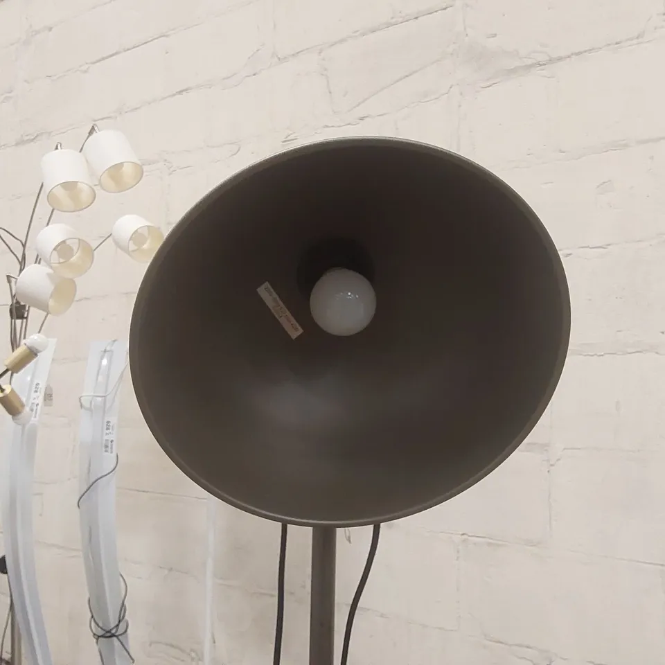 DESIGNER METAL FLOOR LAMP