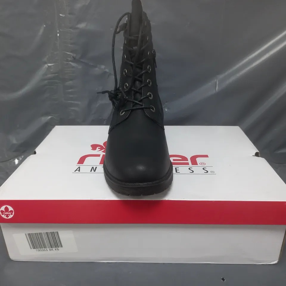 BOXED PAIR OF RIEKER PANEL BOOTS IN BLACK SIZE 6