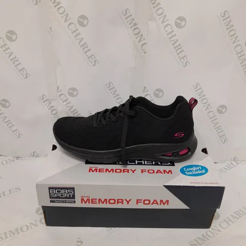 BOXED PAIR OF SKETCHERS BLACK TRAINERS SIZE 7