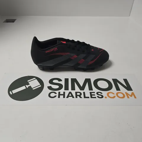 UNBOXED PAIR OF ADIDAS PREDATOR FOOTBALL BOOTS IN BLACK/RED - UK 5