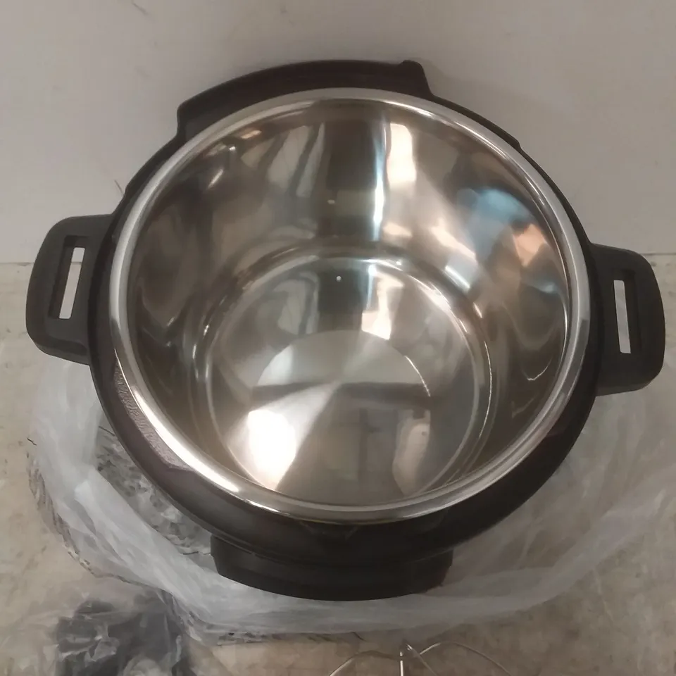 INSTANT POT DUO SMART PRESSURE COOKER