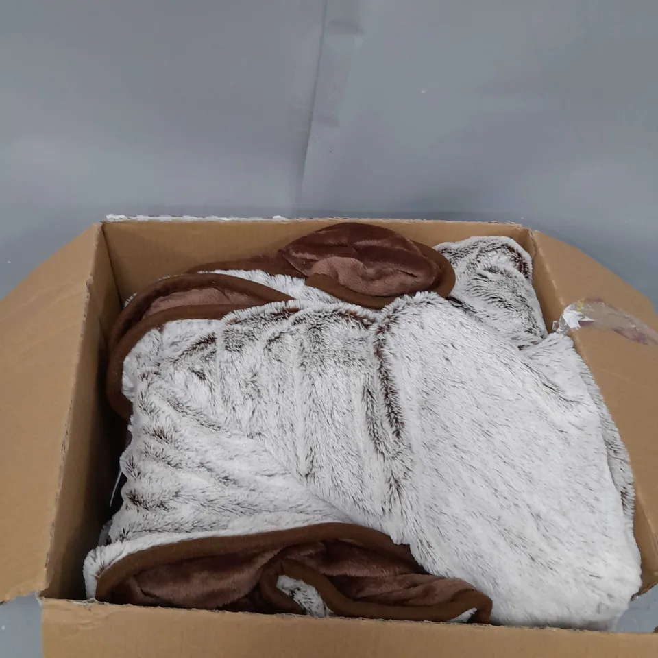 BOXED COZEE HOME CRUSHED VELVET AND VELVETSOFT DUVET SET IN NATURAL/BROWN - DOUBLE