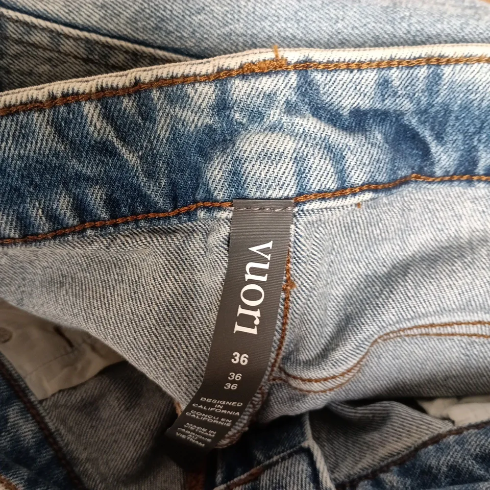 VUORI VINTAGE JEANS IN LIGHT WASH DENIM - SIZE 36