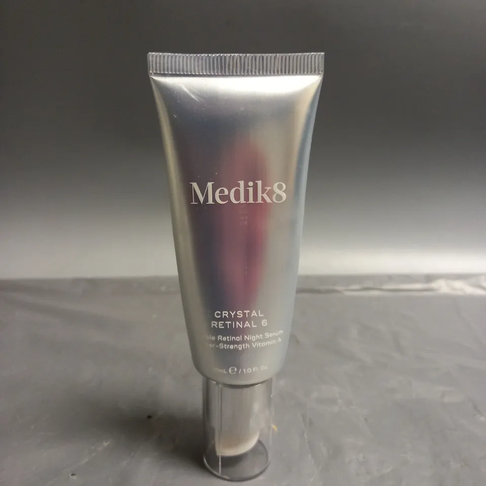 BOXED MEDIK 8 CRYSTAL RETINOL 6 NIGHT SERUM (30ML)