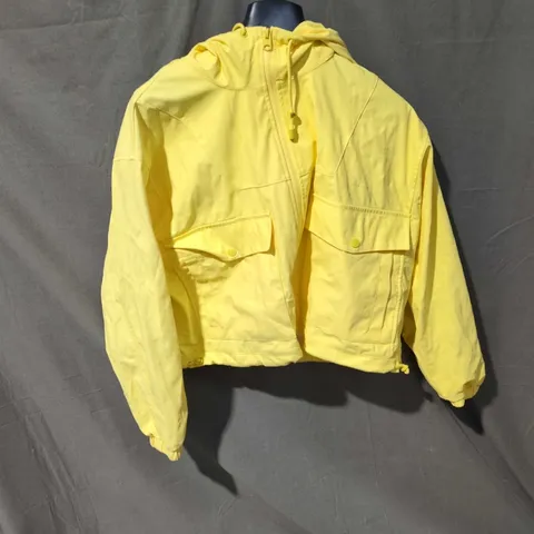 PULL&BEAR YELLOW HOODED WINDBREAKER JACKET – SIZE M (EUR M, USA M)