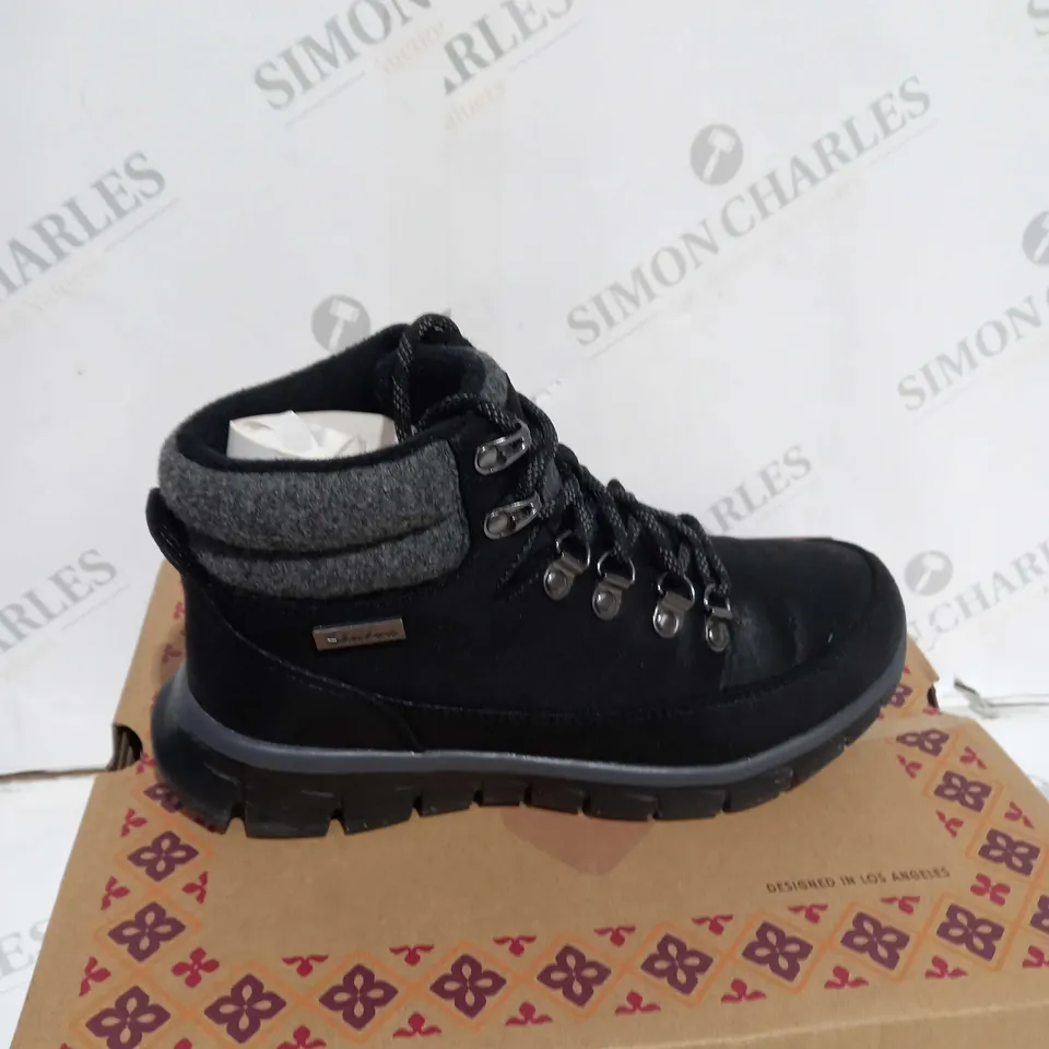 BOXED SKECHERS WARM ANKLE BOOTS, BLACK - SIZE 3