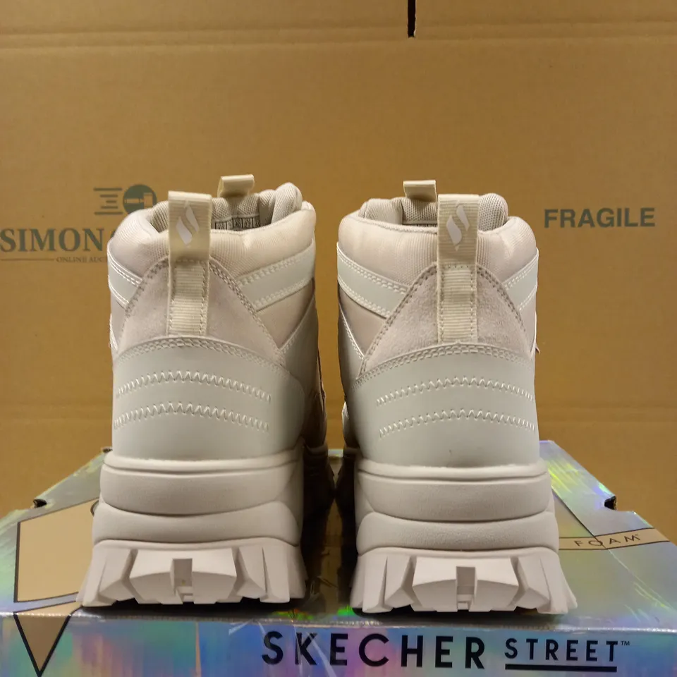 SKETCHERS LOS ANGELES OFF WHITE TRAINER SIZE 7