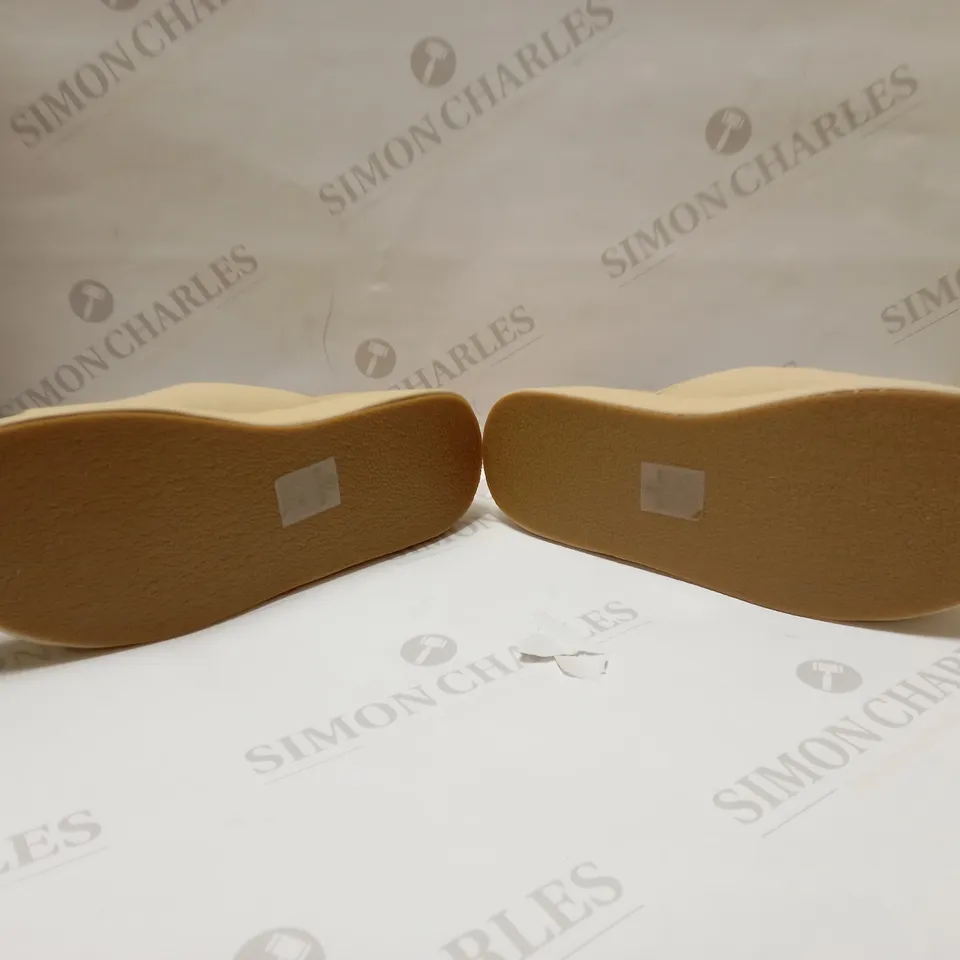 PRETTY LITTLE THINGS CHUNKY SANDALS SIZE 4