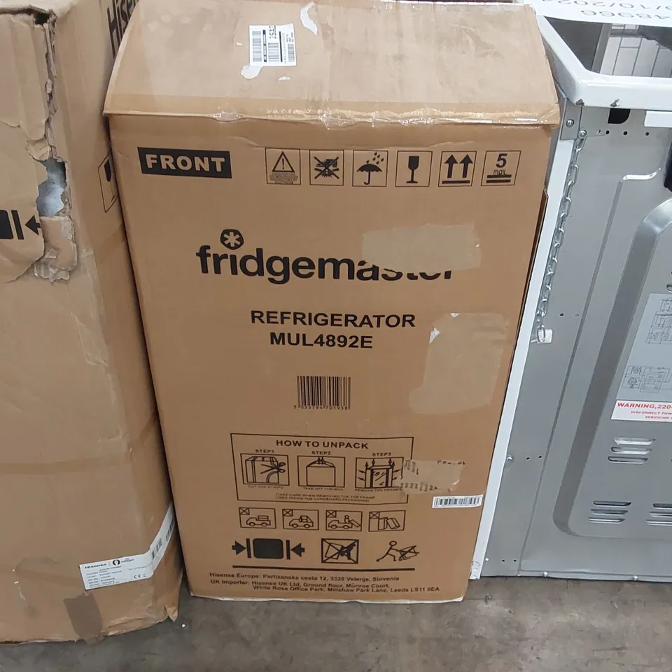 BOXED FRIDGEMASTER MUL4892E UNDER COUNTER LARDER FRIDGE WHITE