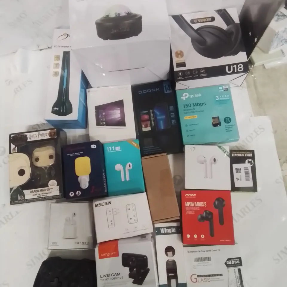 BOX CONTAINING LARGE AMOUNT OF MIXED ELECTRICAL ITEMS, PHONE ACCESSORIES ETC