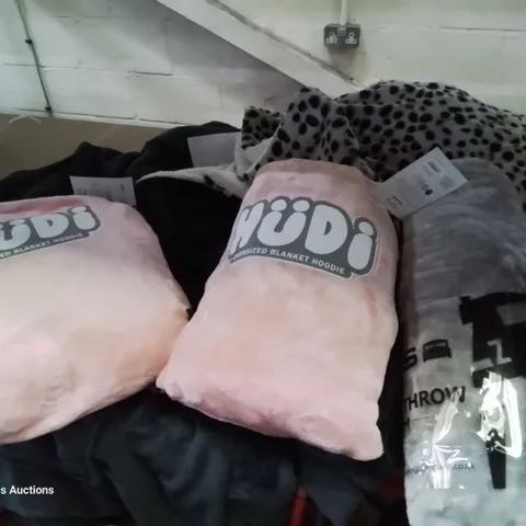 BOX OF APPROXIMATELY 8 ITEMS, INCLUDING HUDI OVERSIZED BLANKET HOODIES, HEATED HOODIE,