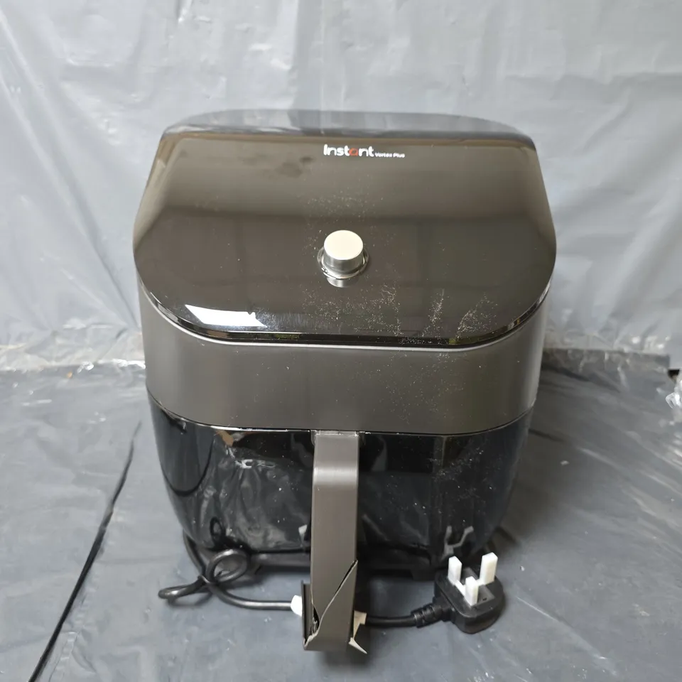 INSTANT VORTEX PLUS WITH CLEARCOOK 5.7L AIR FRYER RRP £99