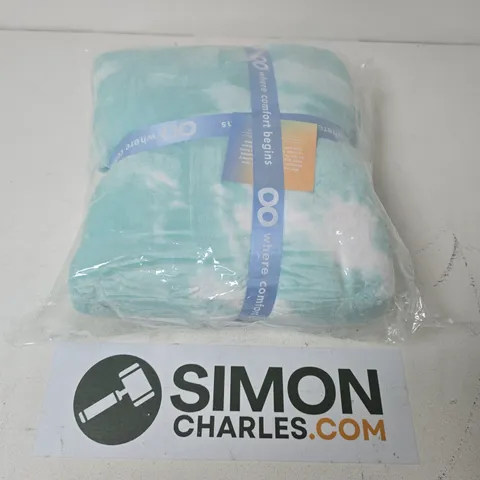 SEALED OODIE OVERSIZED HOODED BLANKET - LIGHT GREEN/WHITE