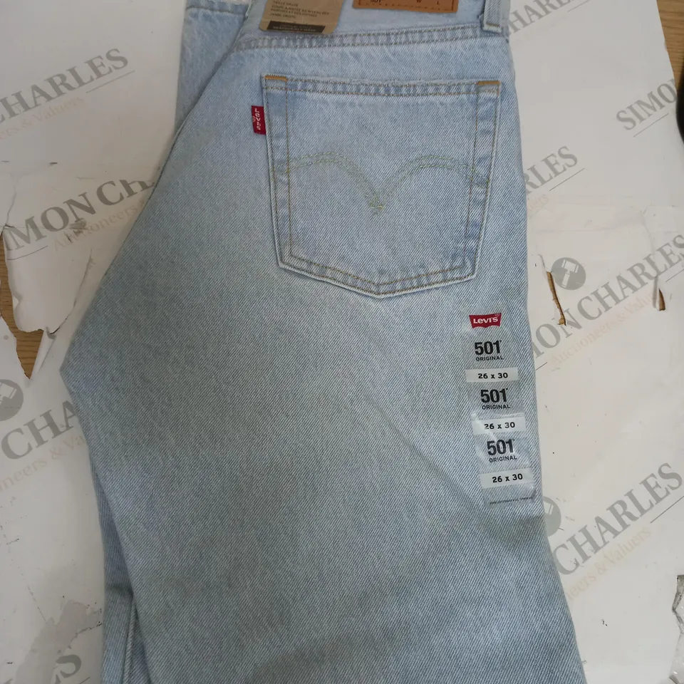 LIGHT BLUE LEV JEANS SIZE 26X30