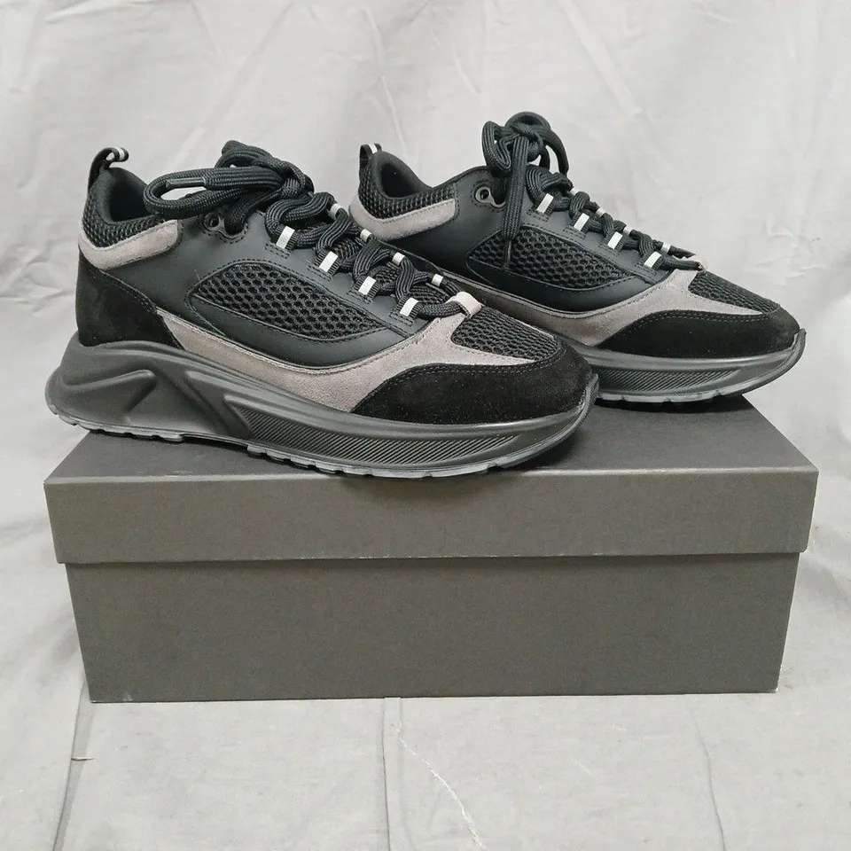 BOXED PAIR OF CLEENS ESSENTIAL RUNNER EVO TRAINERS IN OBSIDIAN SIZE UK 6