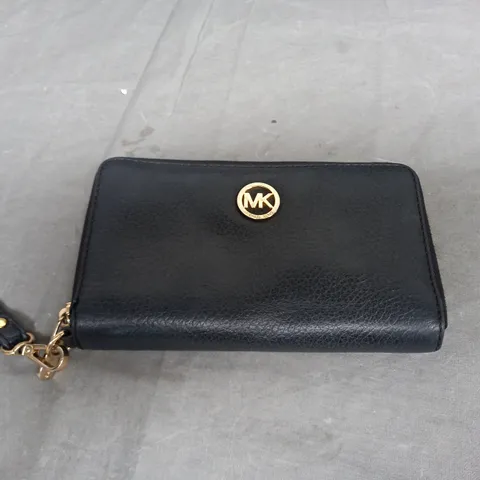 MICHAEL KORS ZIP UP PURSE 