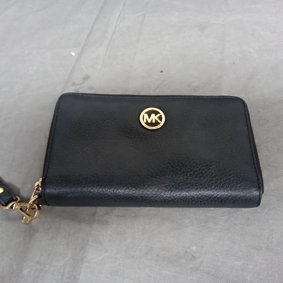 MICHAEL KORS ZIP UP PURSE 
