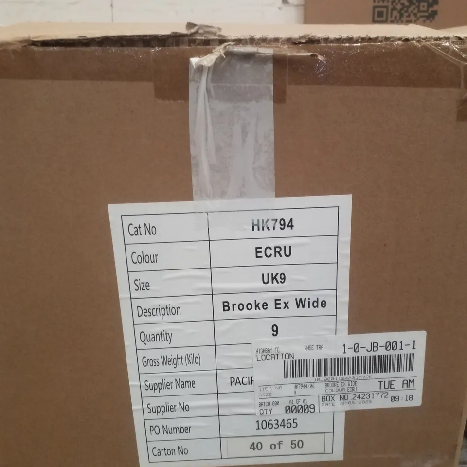 BOX CONTAINING APPROXIMATELY 9 PAIRS OF BRAND NEW SIMPLY BE ECRU BROOKE EX WIDE FLATS - SIZE 9