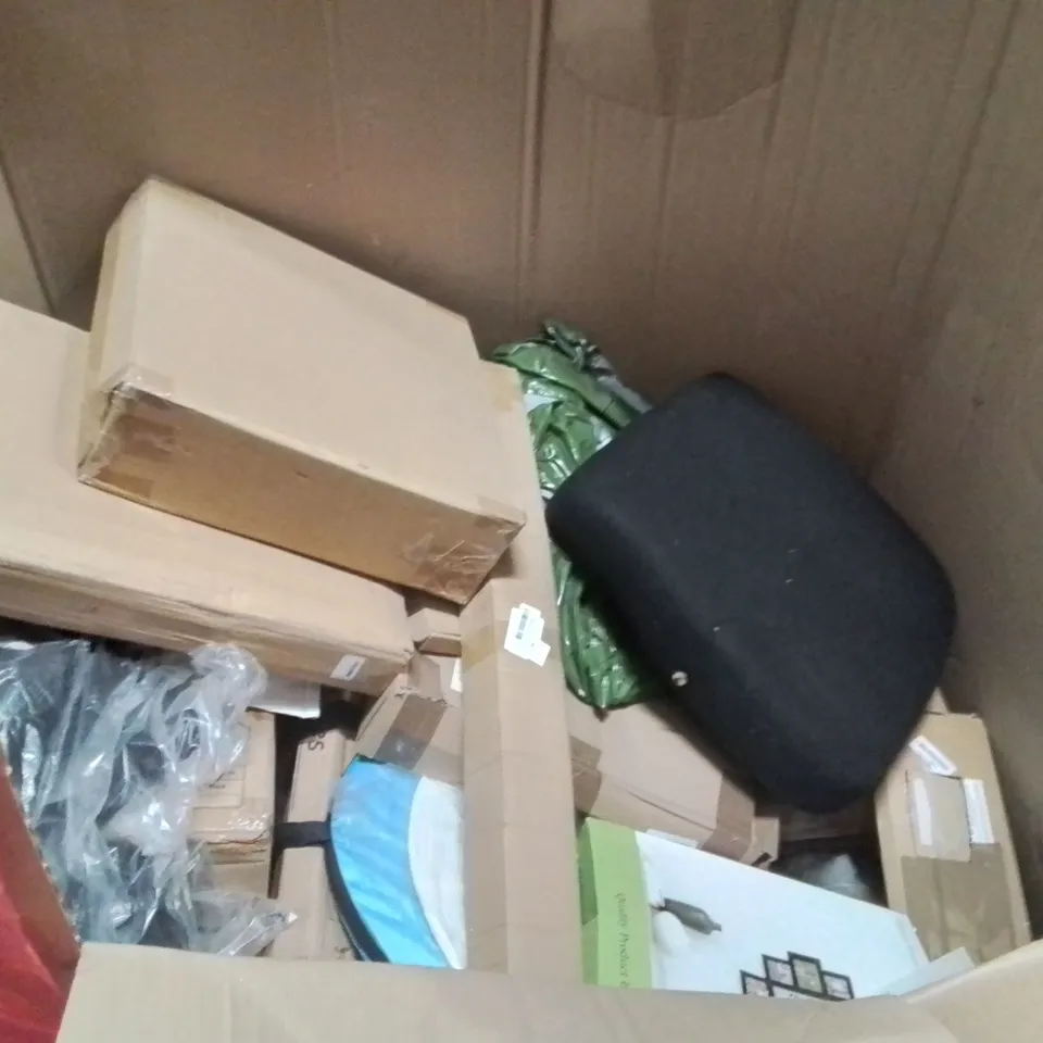 PALLET CONTAINING ASSORTED PRODUCTS INCLUDING: HEAT PRESS MACHINE, COFFEE TABLE, TV STAND, MIRROR, 6FT FOLDING TABLE ECT