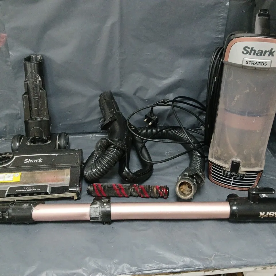 BOXED SHARK STRATOS UPRIGHT CORDED VACUUM CLEANER WITH ANTI-HAIR WRAP, POWERED LIFTAWAY TECHNOLOGY - NZ860UKT RRP £299