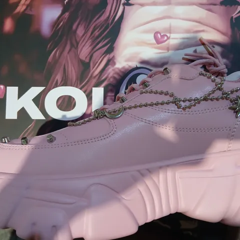 KOI JINX COSMIC PEARL STRAPPY MARY JANES – PINK SIZE 9
